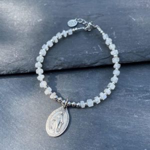 bracelet avec amulette de protection belle de lune