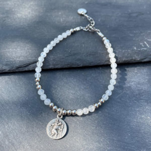 bracelet avec amulette de protection belle de lune