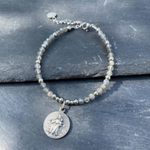 bracelet avec amulette de protection belle de lune