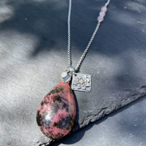 collier femme rhodonite belle de lune