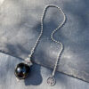 pendule-divinatoire-obsidienne-belle-de-lune-3777 pendule-divinatoire-obsidienne-œil-céleste-belle-de-lune