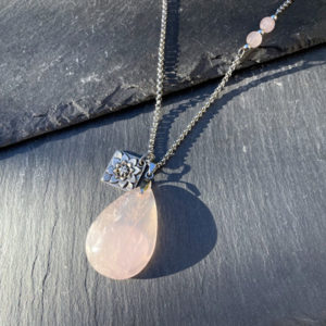 collier femme quartz rose belle de lune