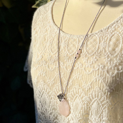 collier femme quartz rose belle de lune