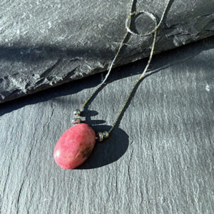 collier femme rhodonite belle de lune