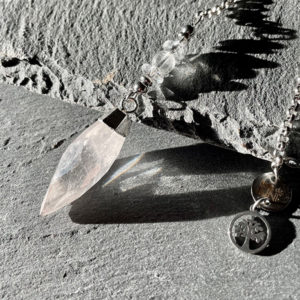 pendule divinatoire cristal roche belle de lune