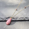collier-rhodonite-pierre-naturelle-belle-de-lune_8222 collier en rhodonite pierre naturelle Belle de lune