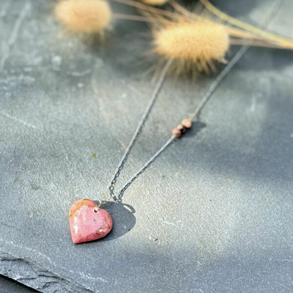 collier en rhodonite pierre naturelle Belle de lune