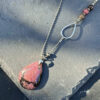 collier-rhodonite-pierre-naturelle-belle-de-lune_8237 collier en rhodonite pierre naturelle Belle de lune