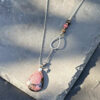collier-rhodonite-pierre-naturelle-belle-de-lune_8239 collier en rhodonite pierre naturelle Belle de lune
