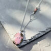collier-rhodonite-pierre-naturelle-belle-de-lune_8243 collier en rhodonite pierre naturelle Belle de lune