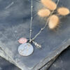collier-medaille-Marie-quartz-rose-belle-de-lune_8697 collier medaille Marie quartz rose belle de lune