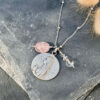collier-medaille-Marie-quartz-rose-belle-de-lune_8699 collier medaille Marie quartz rose belle de lune