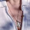 collier-medaille-Marie-quartz-rose-belle-de-lune_8704 collier medaille Marie quartz rose belle de lune