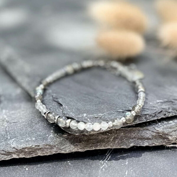 Bracelet en pierres naturelles de labradorite