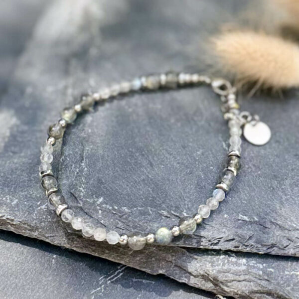 Bracelet en pierres naturelles de labradorite