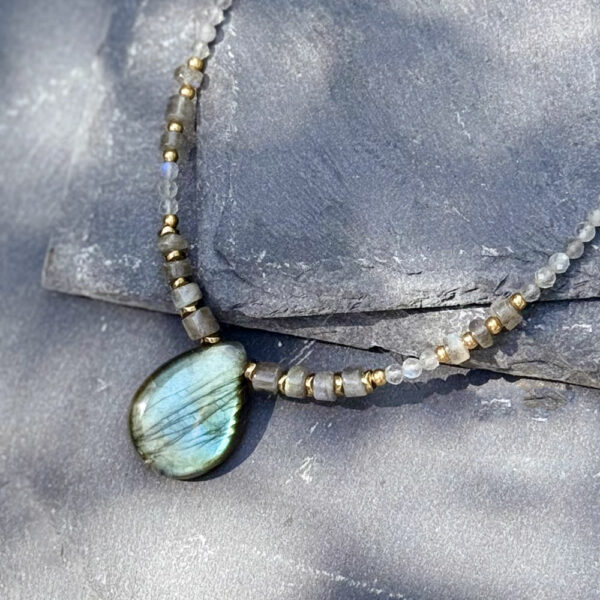 collier labradorite femme protection