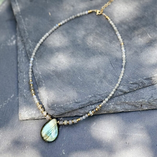 collier labradorite femme protection