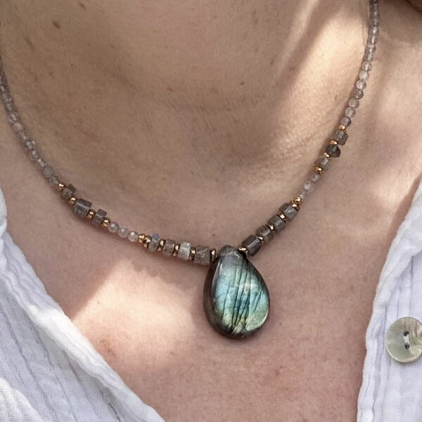 collier labradorite femme protection