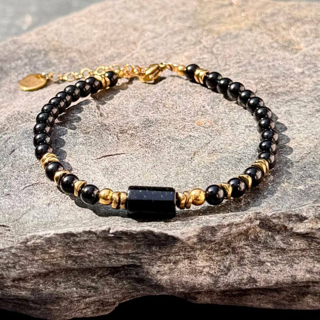bracelet tourmaline noire gros plan pierre