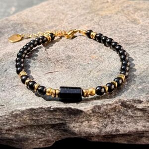 bracelet tourmaline noire gros plan pierre