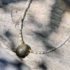 collier-obsidienne-oeil-celeste-labradorite-detail-pierre_0345 Collier en obsidienne œil céleste et labradorite Noèmie