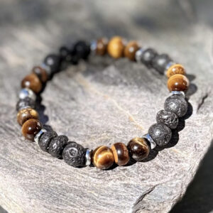 Bracelet pour homme en œil de tigre, pierre naturelle protectrice aux reflets bruns et dorés.