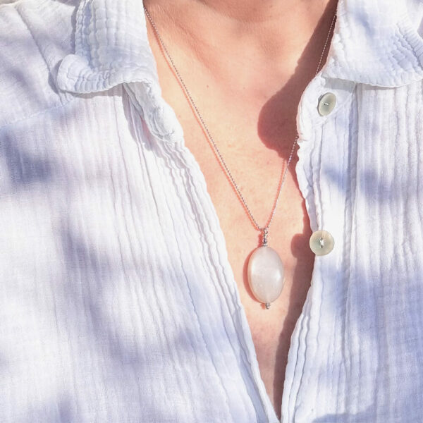 Collier en pierre de lune – bijou unique et intemporel.
