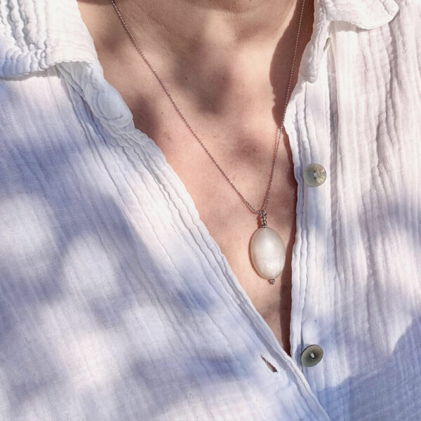 Collier pierre de lune pour équilibre émotionnel et apaisement.