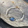 bracelet-labradorite-accessoire-bien-etre_0778 Photo produit du bracelet en labradorite Belle de Lune.