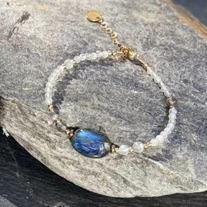 Photo produit du bracelet en labradorite Belle de Lune.