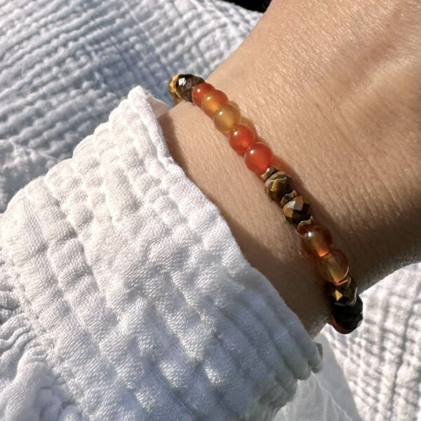 bracelet-cornaline-oeil-de-tigre-cadeau-original_1479 Bracelet en cornaline et œil de tigre, idée cadeau originale en pierres naturelles pour offrir confiance, protection et vitalité.