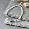 bracelet-labradorite-bien-etre_2003 Bracelet en labradorite naturelle, bijou énergétique favorisant le bien-être et l’harmonie intérieure.