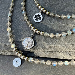 Bracelet protecteur en labradorite, symbole de confiance et de sérénité intérieure.