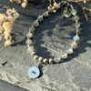 bracelet-labradorite-elegance-7 Bracelet en labradorite élégante, bijou fait main parfait pour allier beauté et énergie protectrice.