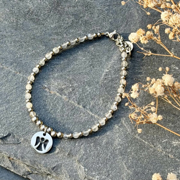 bracelet-labradorite-energie-spirituelle-10 Bracelet en labradorite, bijou spirituel favorisant la protection énergétique et la clarté d’esprit.