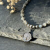 bracelet-labradorite-homme-femme-3 Bracelet mixte en labradorite, bijou énergétique unisexe pour la protection et l’équilibre émotionnel.