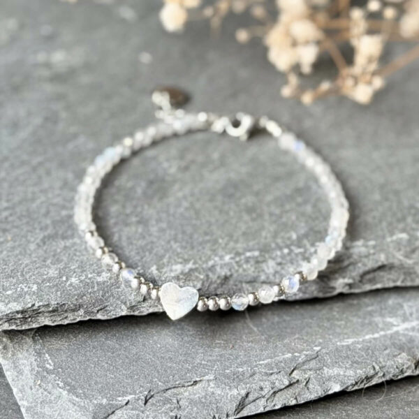 bracelet-labradorite-protection-spirituelle_2008 Bracelet labradorite, bijou protecteur spirituel favorisant la confiance et la paix intérieure.