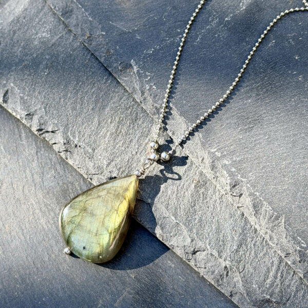 collier-labradorite-femme-belle-de-lune_2437-2 collier labradorite femme belle de lune