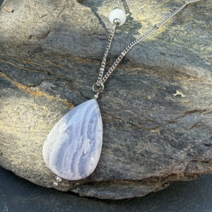 collier avec calcedoine pour femme