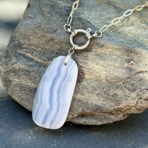 collier avec calcedoine pour femme