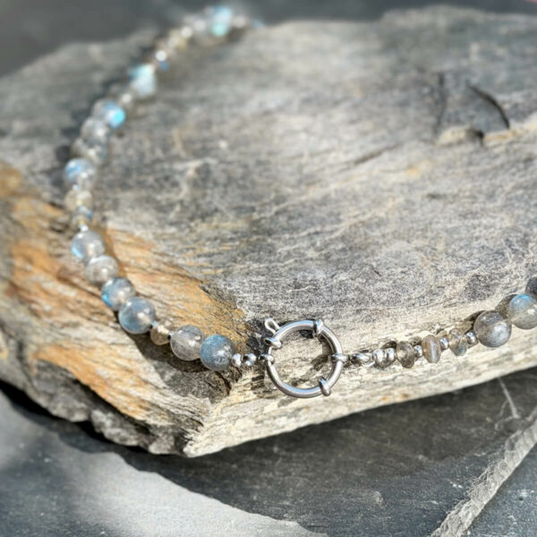 collier-labradorit-femme-belle-lune-3288 collier en labradorite pour les femmes Belle de lune