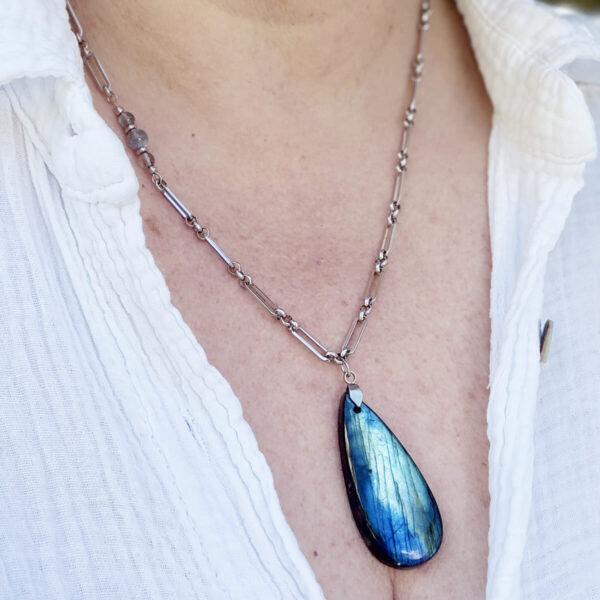 collier-labradorite-femme-belle-de-lune_3430 collier en labradorite pour femme belle de lune
