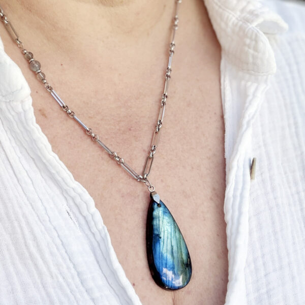 collier-labradorite-femme-belle-de-lune_3431 collier en labradorite pour femme belle de lune