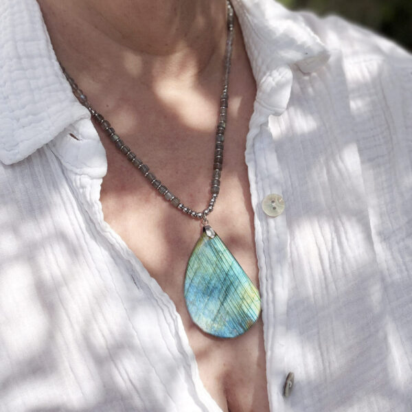 collier-labradorite-femme-belle-de-lune_3750 collier labradorite pour femme Belle de lune