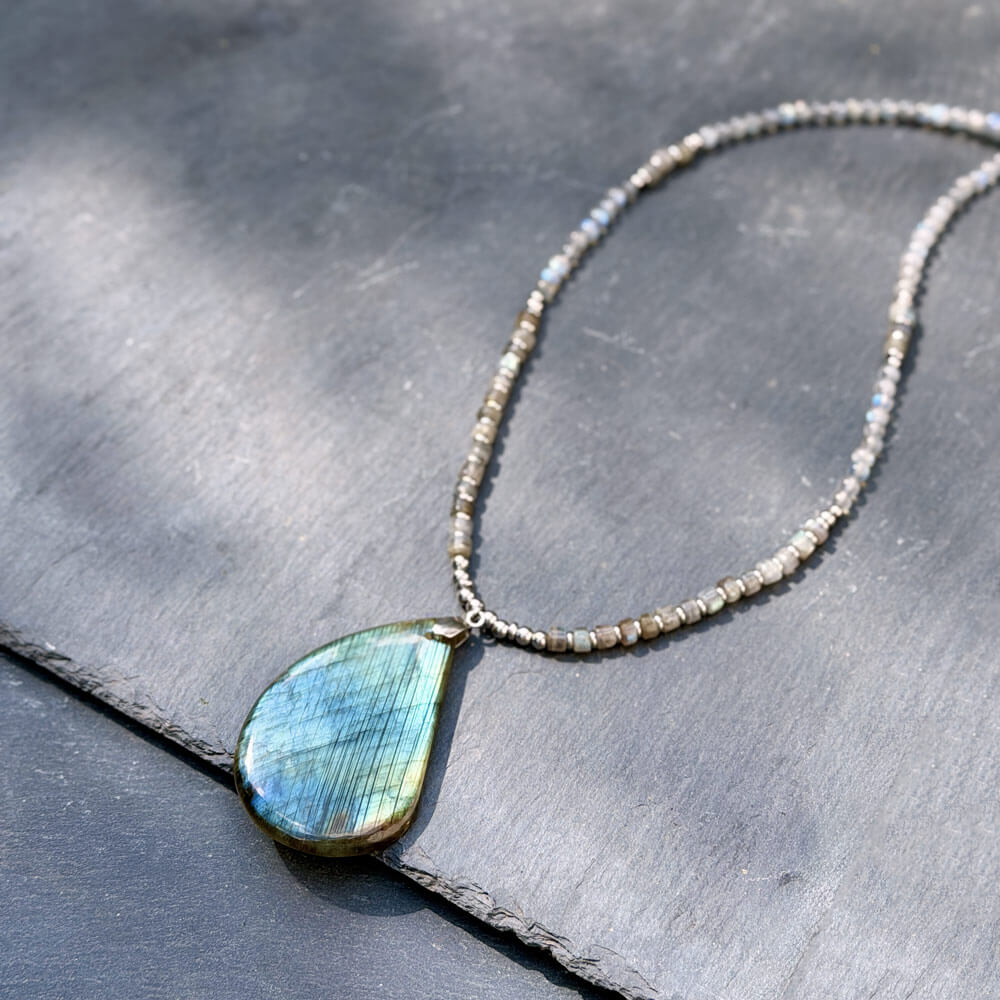 collier labradorite pour femme Belle de lune