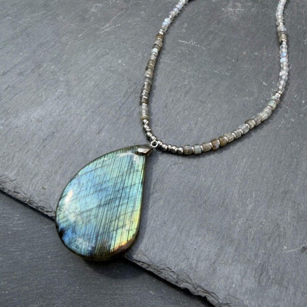 collier-labradorite-femme-belle-de-lune_3757 collier labradorite pour femme Belle de lune