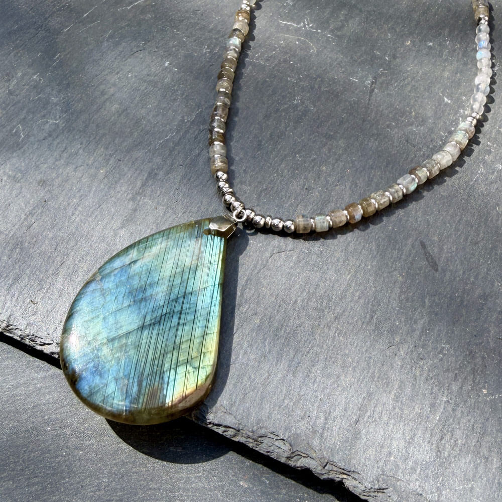 collier labradorite pour femme Belle de lune