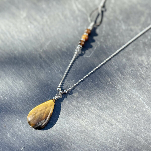 collier-femme-oeil-tigre-belle-de-lune_4725 collier pour femme avec œil de tigre