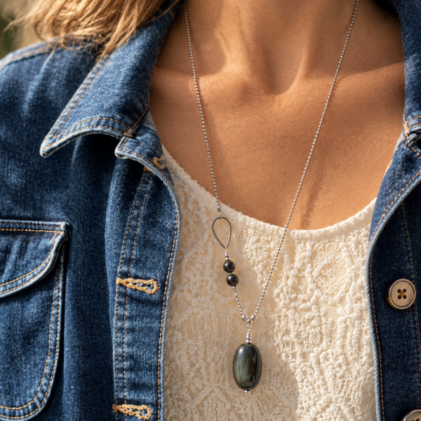 collier-obsidienne-oeil-celeste-belle-de-lune Collier en obsidienne œil céleste Maïa