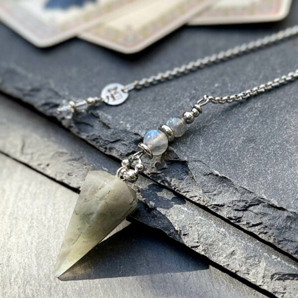 pendule-diviantoire-labradorite_4614-3 pendule divinatoire en labradorite Belle de lune